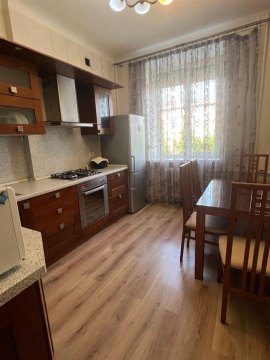 2-к квартира, 2/5 эт., 57м²