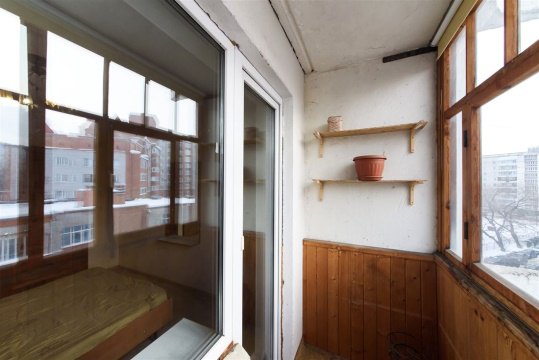 3-к квартира, 6/9 эт., 65м²