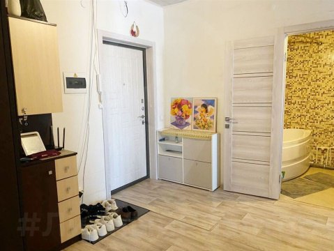 2-к квартира, 6/18 эт., 60м²