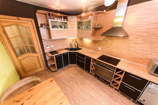 2-к квартира, 10/10 эт., 66м²