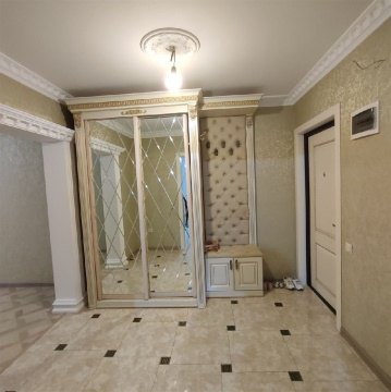 4-к квартира, 5/10 эт., 100м²