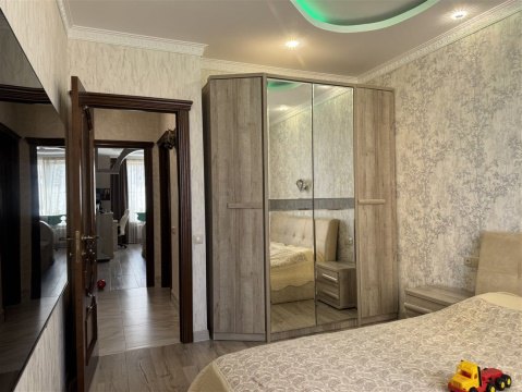 2-к квартира, 7/15 эт., 55м²