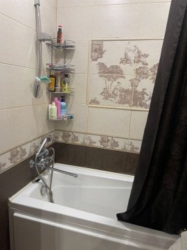 3-к квартира, 1/2 эт., 64м²