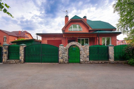 Дом 230м², участок 10,5 сот.