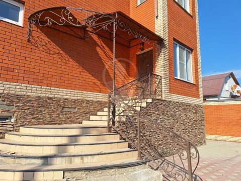 Дом 563м², участок 10 сот.