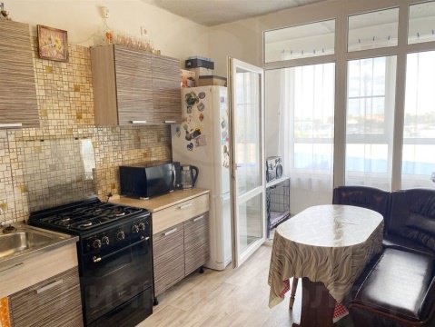 2-к квартира, 6/18 эт., 60м²