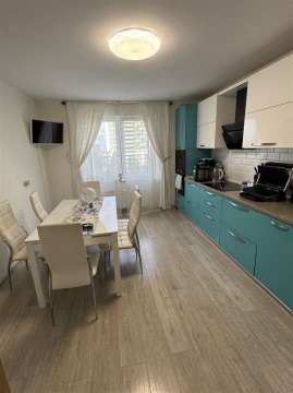 3-к квартира, 3/17 эт., 90м²