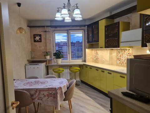 3-к квартира, 13/16 эт., 80м²