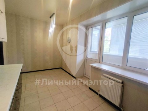2-к квартира, 1/4 эт., 65м²