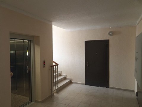 2-к квартира, 8/9 эт., 60м²