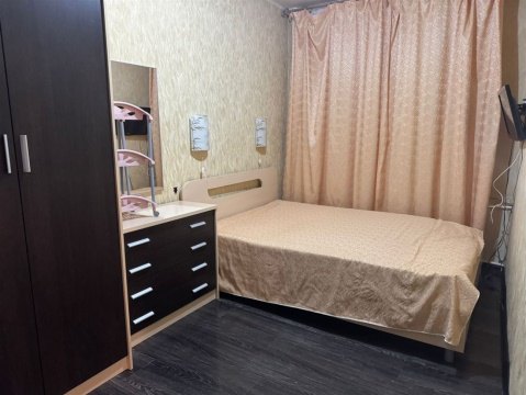 2-к квартира, 1/2 эт., 42м²
