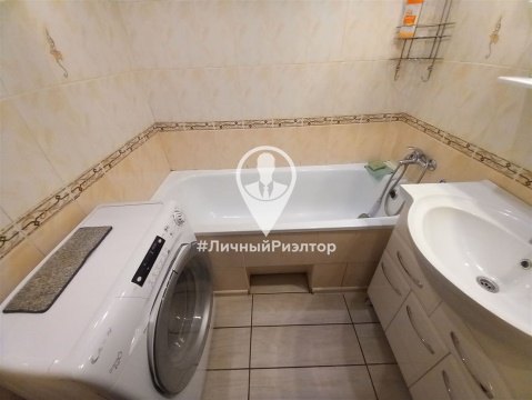 2-к квартира, 8/9 эт., 50м²