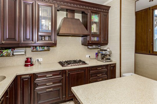 4-к квартира, 8/8 эт., 103м²