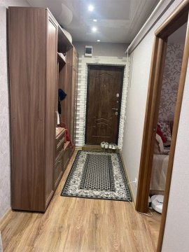 3-к квартира, 1/2 эт., 64м²