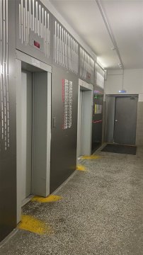 2-к квартира, 10/18 эт., 42м²