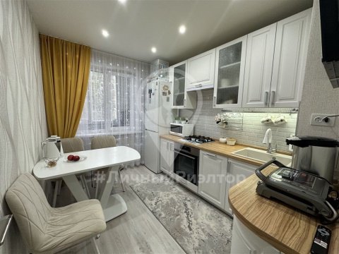 3-к квартира, 5/5 эт., 60м²