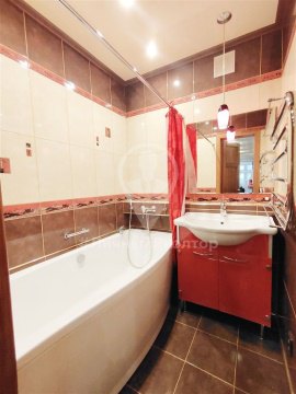 2-к квартира, 6/10 эт., 65м²