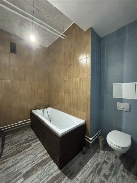 2-к квартира, 1/4 эт., 50м²