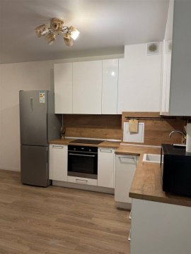 4-к квартира, 4/17 эт., 79м²