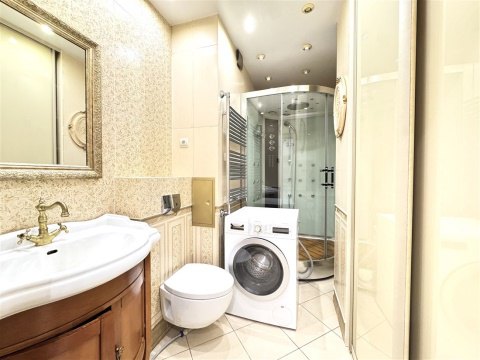 2-к квартира, 8/9 эт., 82м²