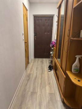 2-к квартира, 1/2 эт., 42м²