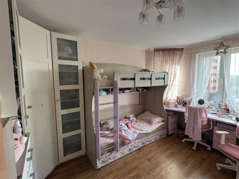 3-к квартира, 3/17 эт., 90м²