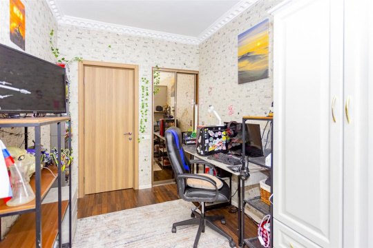 4-к квартира, 8/8 эт., 103м²