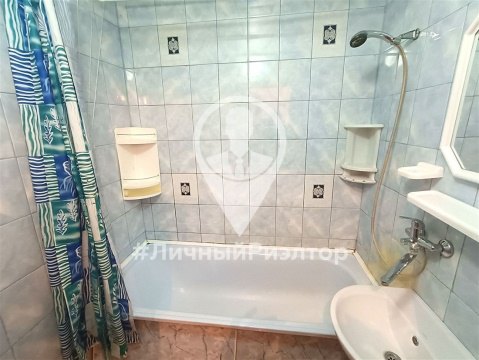 2-к квартира, 1/3 эт., 50м²