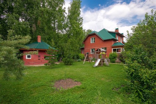 Дом 230м², участок 10,5 сот.