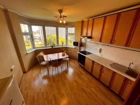 2-к квартира, 9/17 эт., 60м²