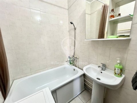 2-к квартира, 8/21 эт., 42м²