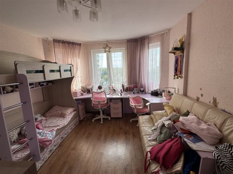 3-к квартира, 3/17 эт., 90м²