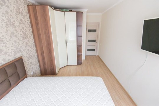 2-к квартира, 8/10 эт., 61м²