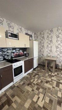 2-к квартира, 10/18 эт., 42м²