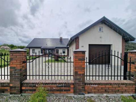 Дом 200м², участок 67 сот.