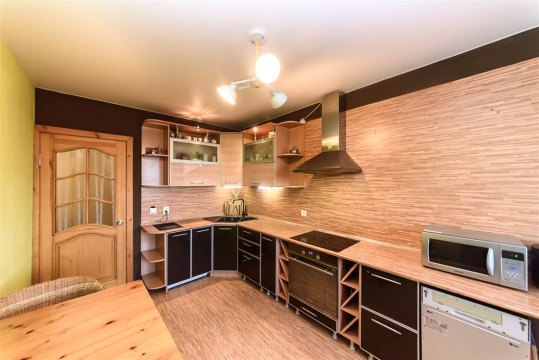 2-к квартира, 10/10 эт., 66м²