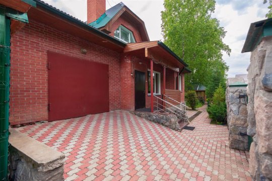 Дом 230м², участок 10,5 сот.