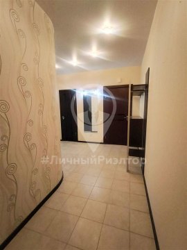 2-к квартира, 1/4 эт., 65м²
