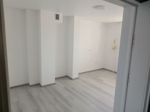 1-к квартира, 4/10 эт., 64м²