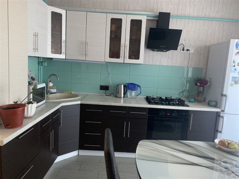 2-к квартира, 1/3 эт., 53м²